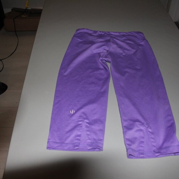 Purplel LuluLemon Capris Size 8 - Picture 4 of 6